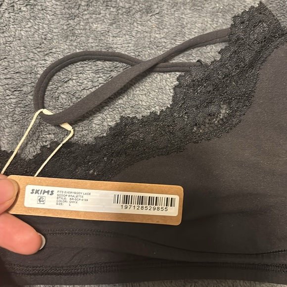 SKIMS Fits Everybody Lace Bralette. NWT - Picture 4 of 6